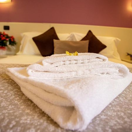 Il Piccolo Piacenza Hotel Ngoại thất bức ảnh